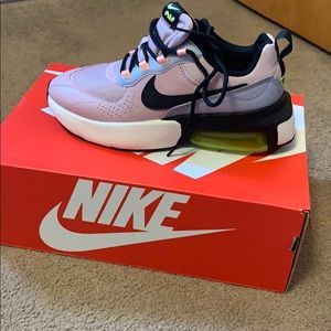 Nike women’s Air Max Verona
